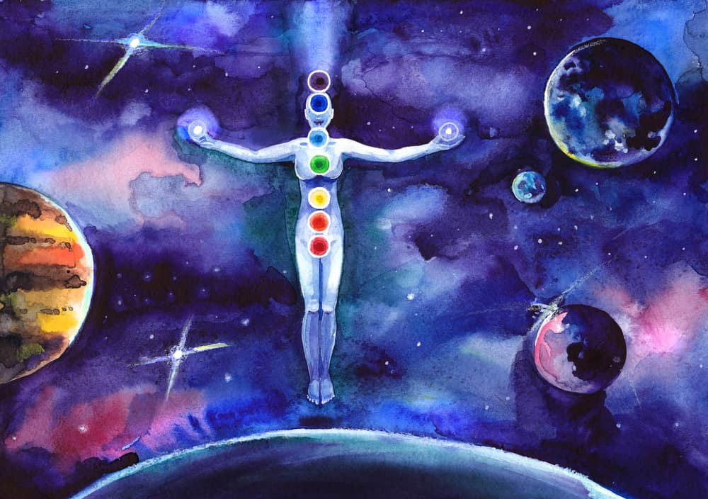 Los chakras son los puntos energéticos que tenemos dentro de nuestro cuerpo que nos ayudan a conectarnos de forma directa con la energía del universo. Si por alguna razón tenemos cerrado o bloqueado alguna de estas zonas nuestra conexión con el cosmos se ve afectada, produciendo en nuestro interior un desajuste a nivel físico y emocional.