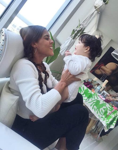 A Francisca le encantan los niños, y más Baby Giulietta.