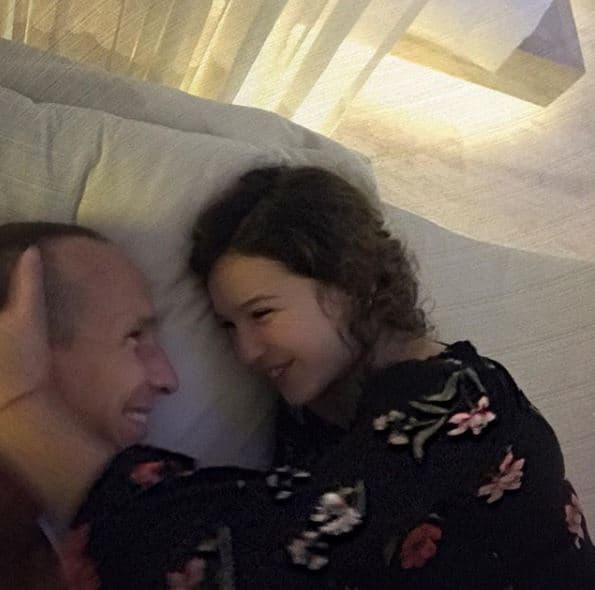 Su hija mayor, Mía, también felicitó a su padre: "¡Felices 50 Erik Rubín! Te amo con todo mi corazón, eres mi maestro de vida, mi cómplice, mi guía, mi ejemplo a seguir y mi héroe. Gracias por todo". 
<br>