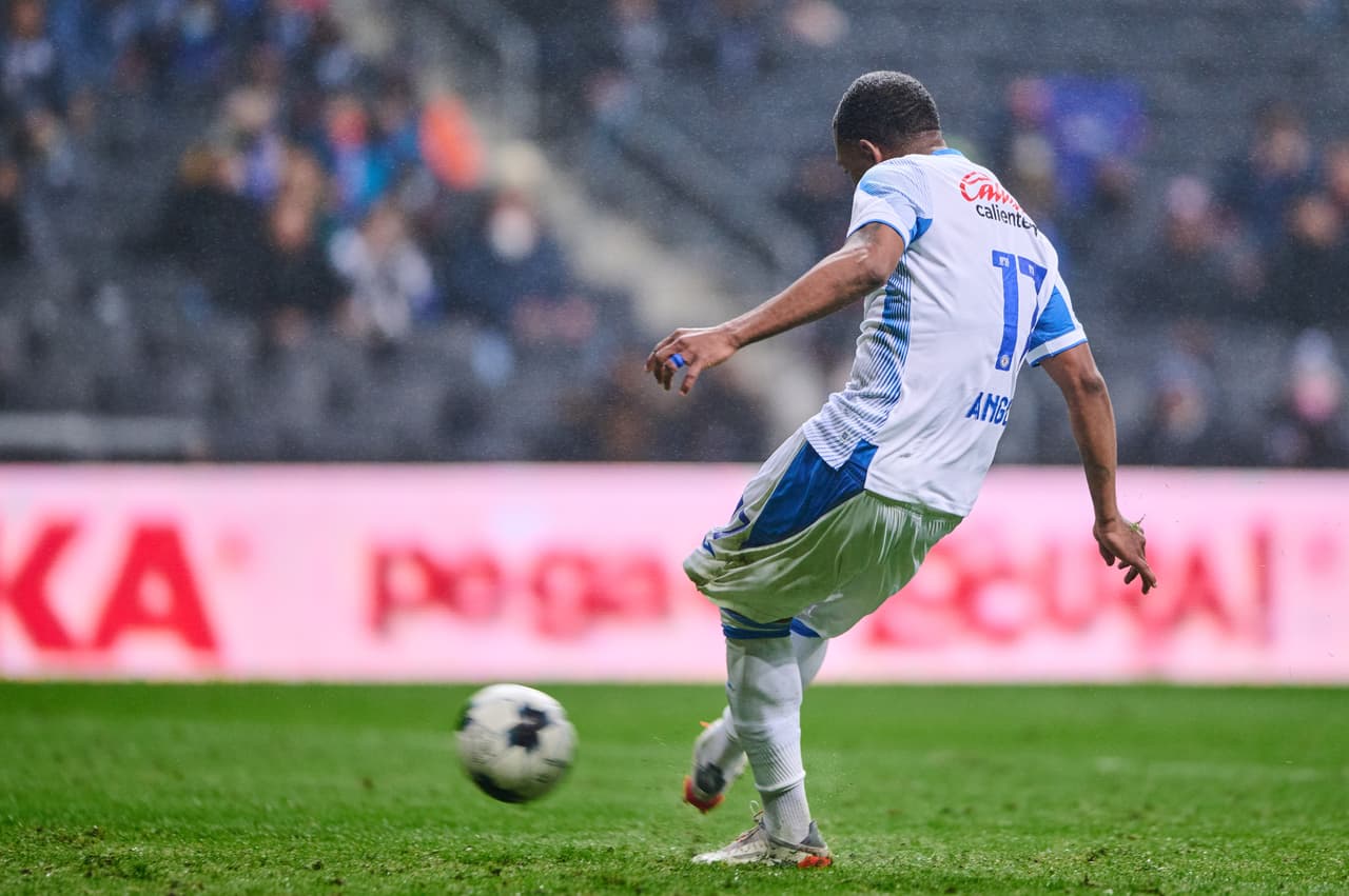 Bryan Angulo no falló desde los 11 pasos para asegurar la ventaja.