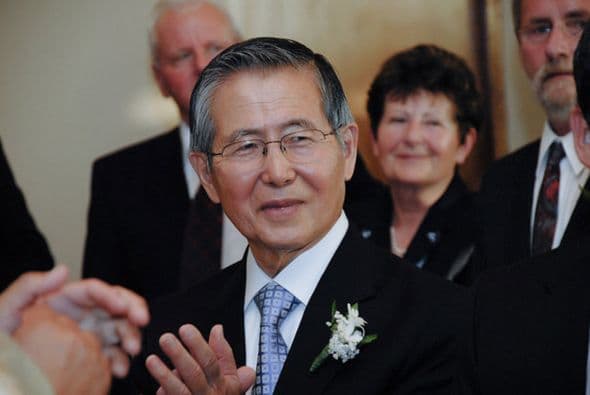 Actualmente Fujimori, descendiente de familia japonesa, se encuentra en prisión, desde 2005, por violación de derechos humanos y los delitos de asesinato, secuestro agravado y lesiones, cometidos durante su gobierno por el comando Colina, creado para combatir a los grupos terroristas.