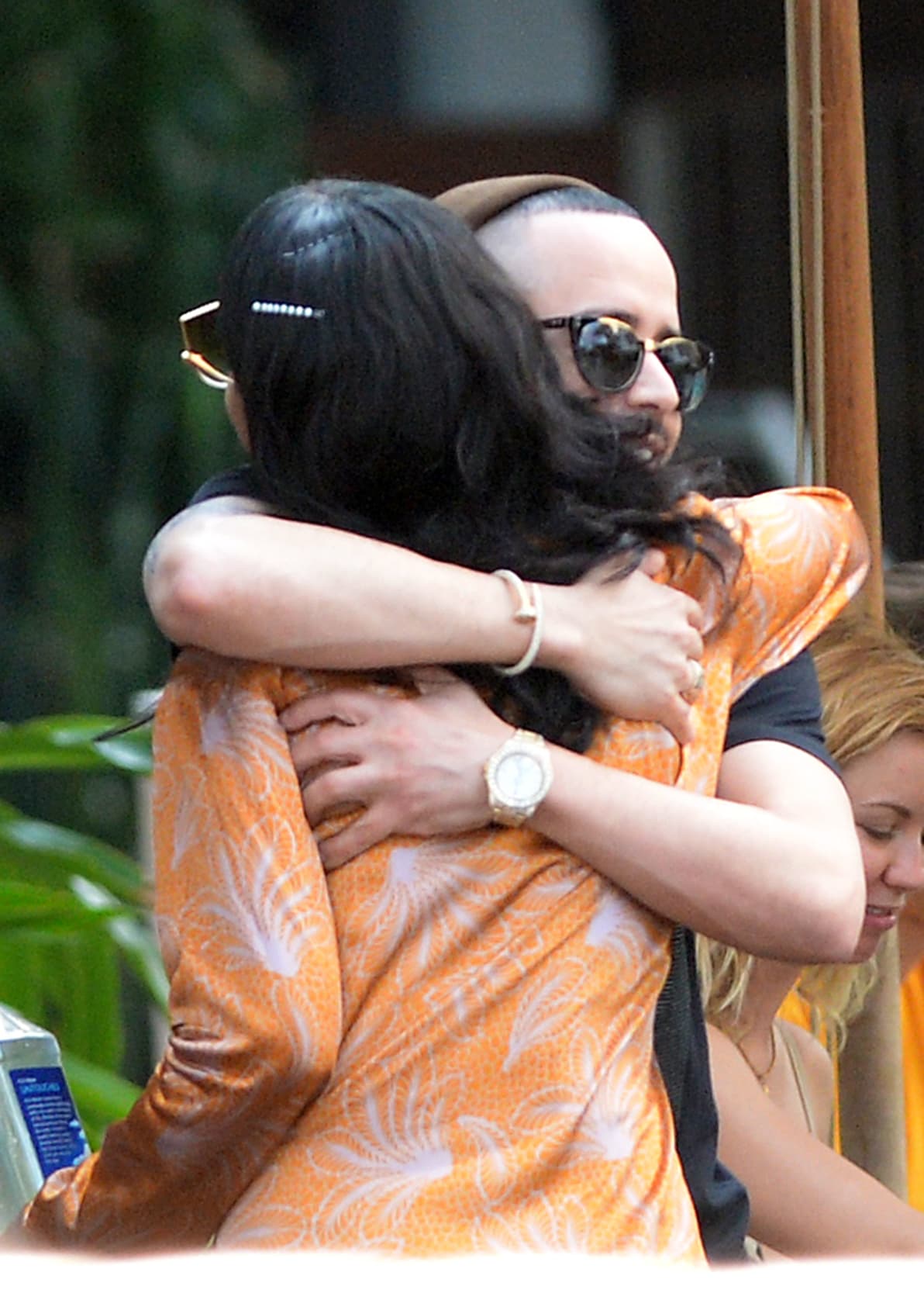 Hasta un fuerte abrazo se dieron, él no podía ni creerlo, incluso hay quienes aseguran que Yandel se emocionó de más...