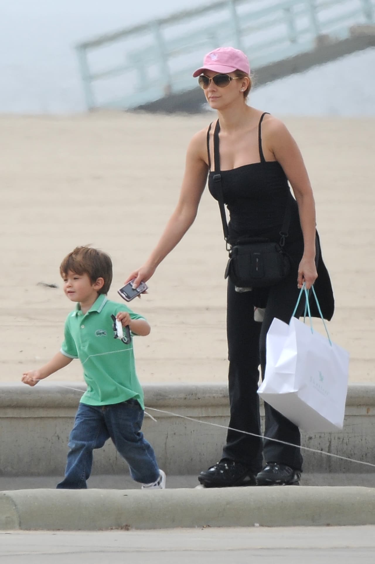 Con ella tendría otro hijo más: 
<b><a href="https://www.univision.com/entretenimiento/celebridades/aracely-arambula-muestra-el-nuevo-look-de-sus-hijos-los-que-tuvo-con-luis-miguel-fotos" target="_blank">Daniel</a></b>, quien nació casi dos años después que su hermano mayor: el 18 de diciembre de 2008.
<br> 
<br>