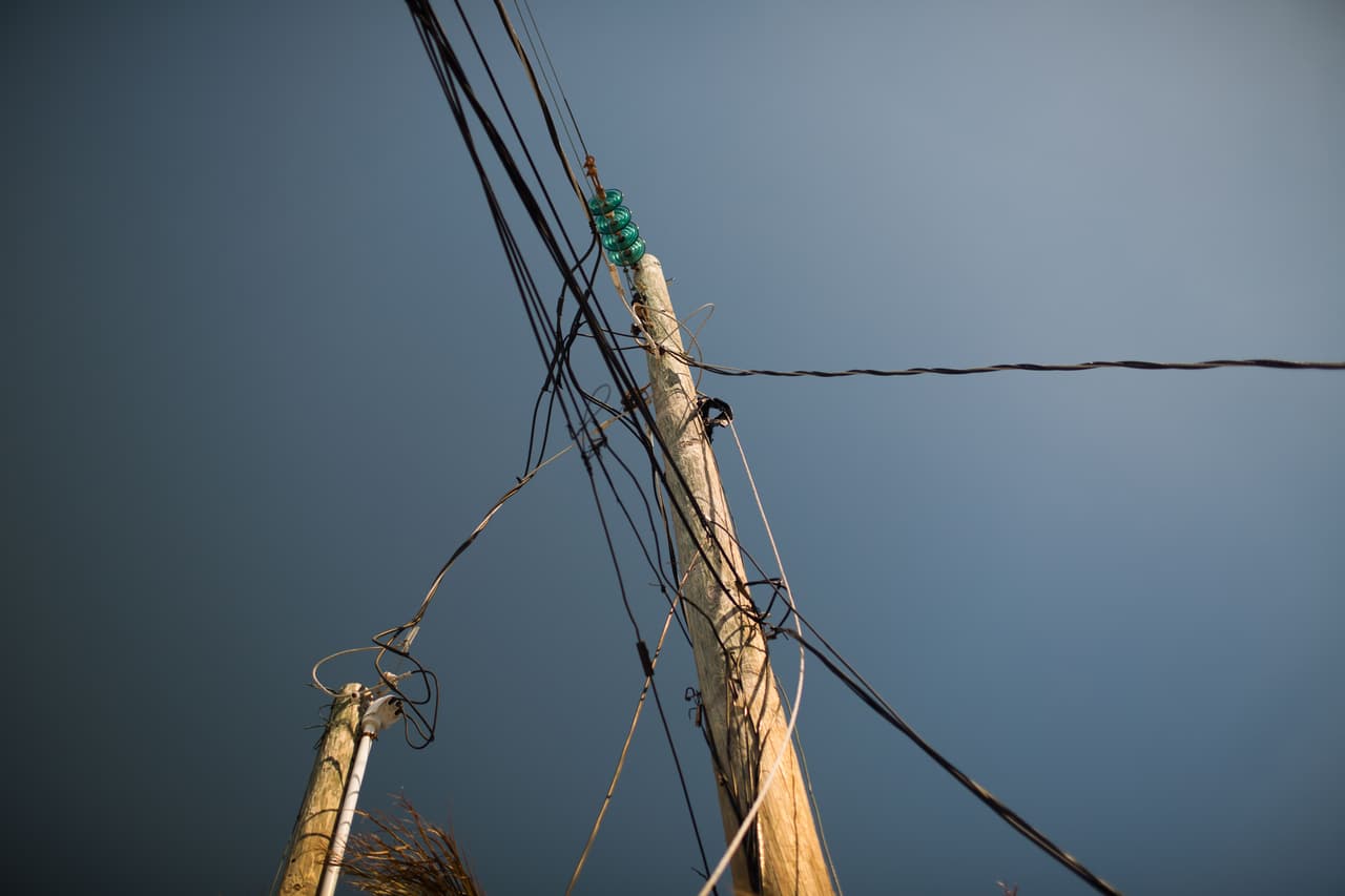 El huracán Irma tumbó cables de luz y dejó a millones de residentes de Florida sin electricidad. Almudena Toral/Univision Digital