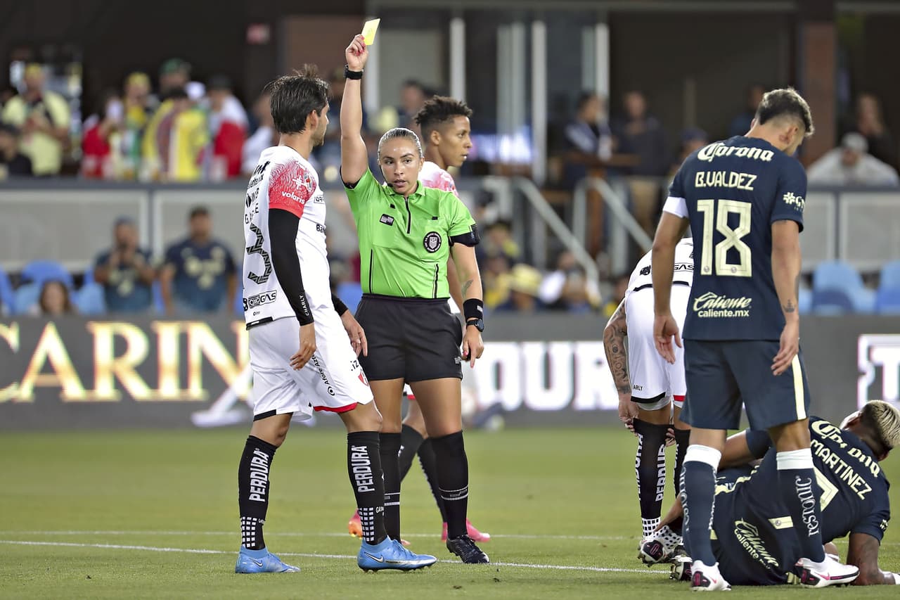 Roger Martínez tuvo el primer pique con Aldo Rocha, luego de que el jugador de Atlas provacara a un canterano azulcrema.