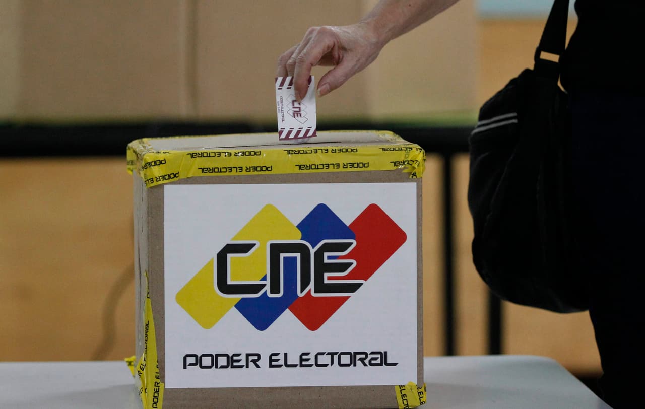 Compra de votos y amenazas con armas: las denuncias de la oposición en las elecciones regionales en Venezuela