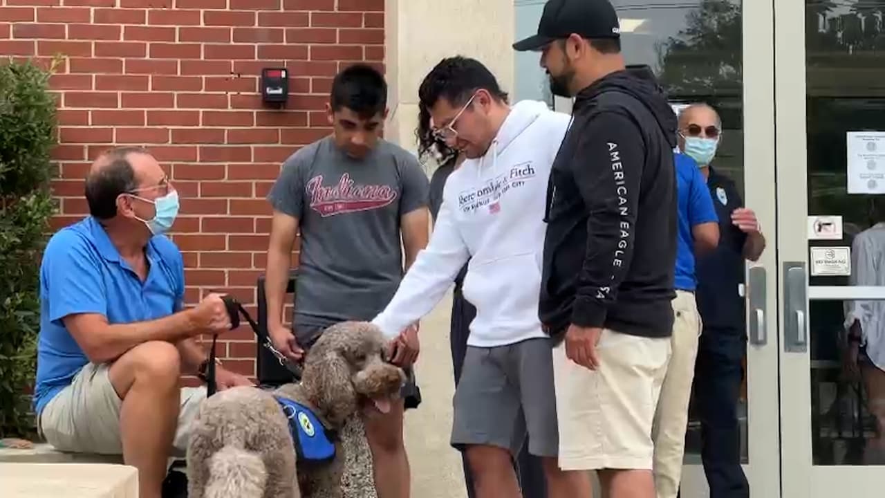 Hispano sobreviviente del tiroteo en Highland Park dice que tiene una bala incrustada en la espalda