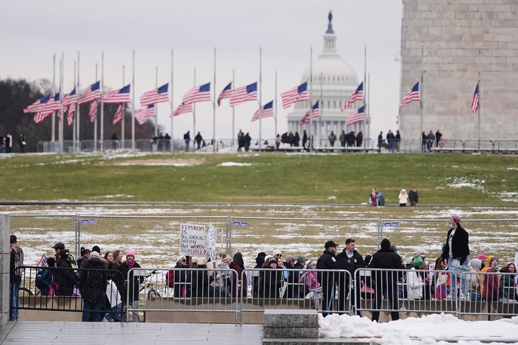 Participaron grupos de derechos reproductivos, civiles, ambientales y colectivos de mujeres, unidos en oposición a la agenda de Trump.