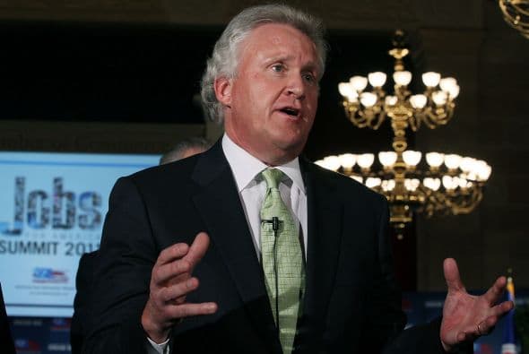 3. JEFF IMMELT- Con un salario anual de $15,199,762, Immelt fue otro de los directores ejecutivos con un buen incremento en sus ingresos de 2009 a 2010, el porcentaje fue de 172%.
