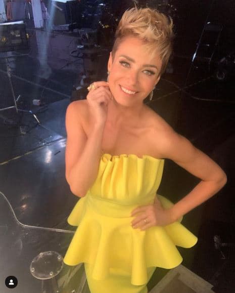 Lo mejor es que la famosa ha logrado mezclar a la perfección su característico estilo rockero con las prendas más femeninas, pues en los comentarios de sus fotos en vestido sus fans siguen aplaudiendo sus conjutos: "De verdad me encantó tu 'look', te ves guapísima" o "Siempre me encantan tus 'looks', tu vestuario es de envidia".