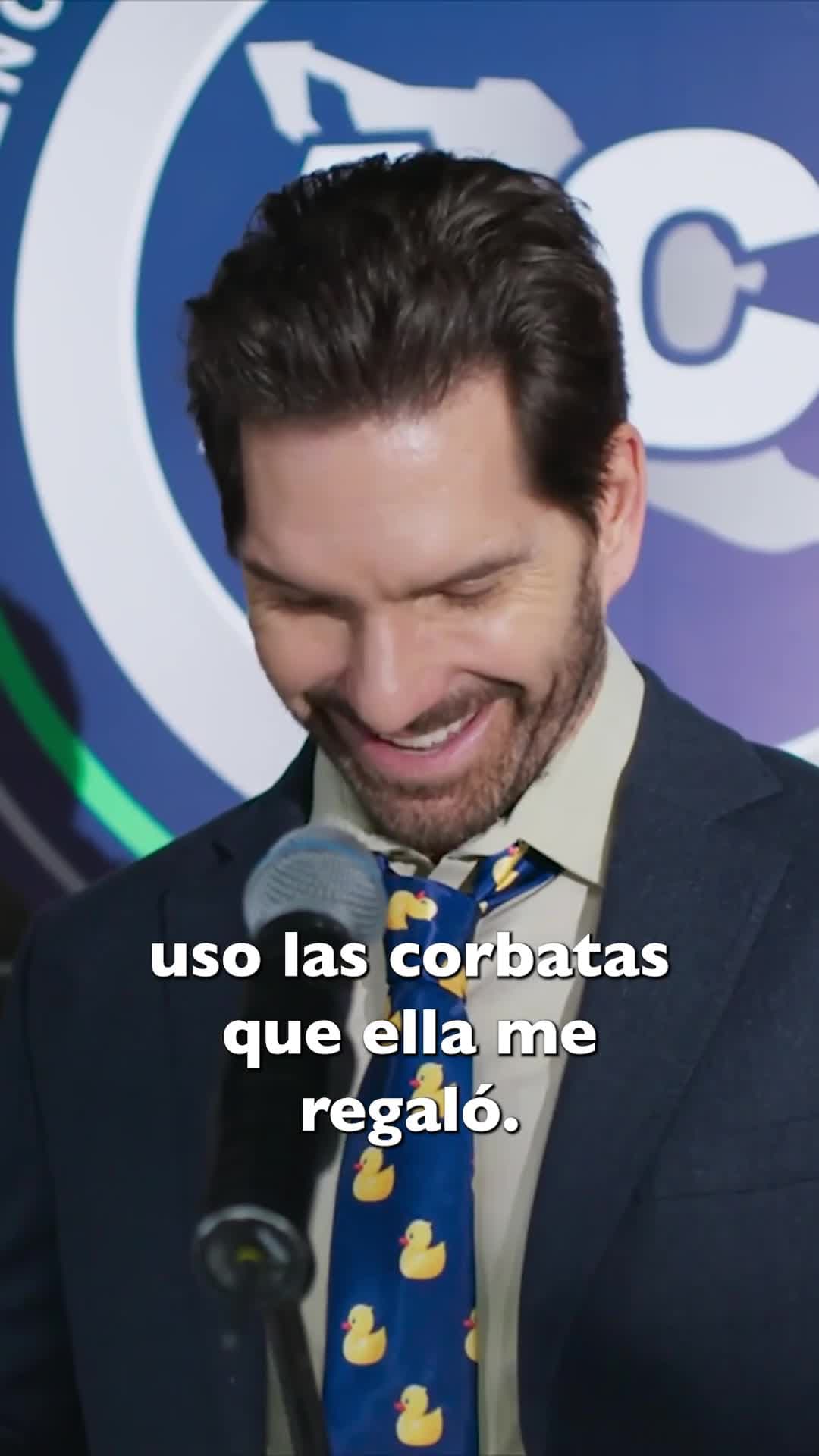 Celebremos que Roberto dejó sus corbatas feas