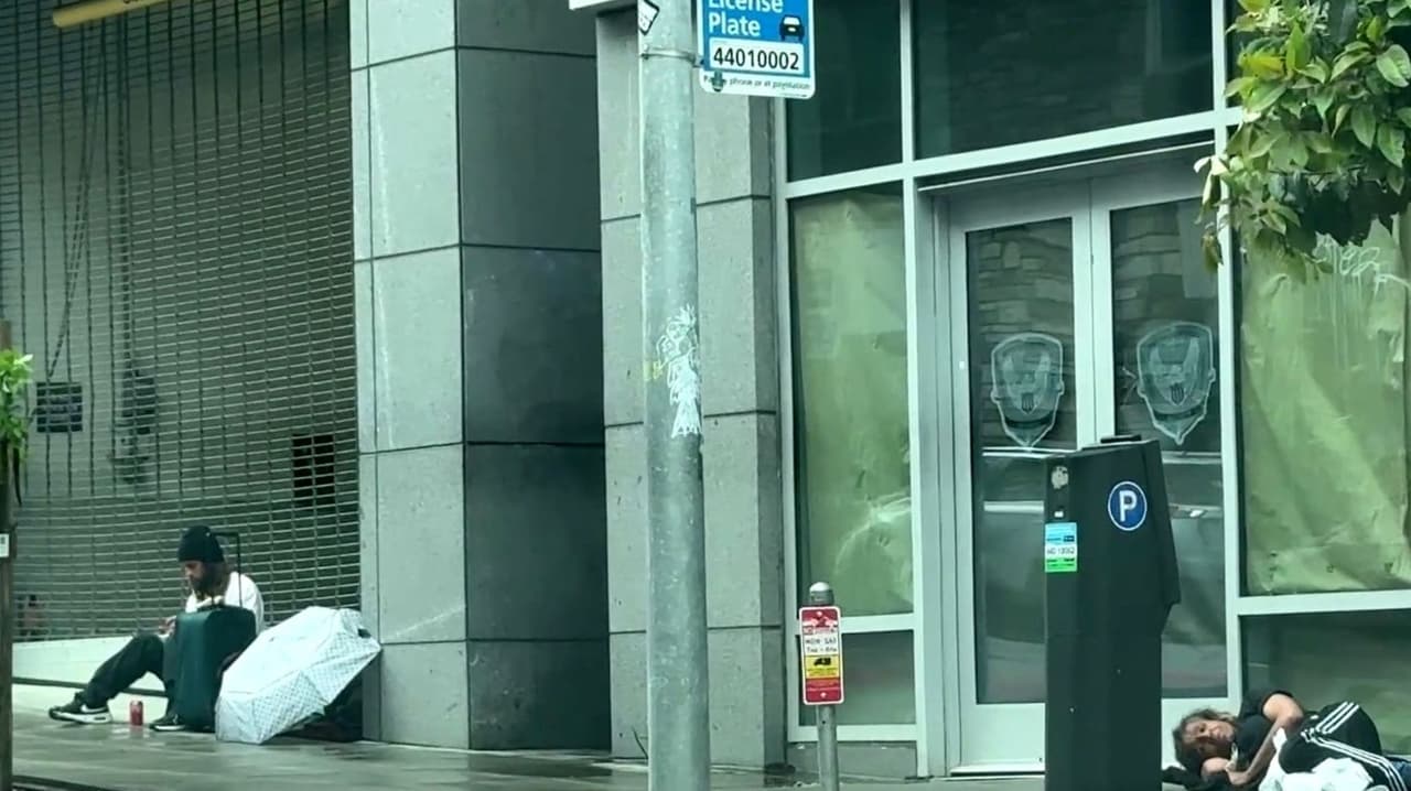 Cierre de refugios en San Francisco agrava la crisis de personas sin hogar