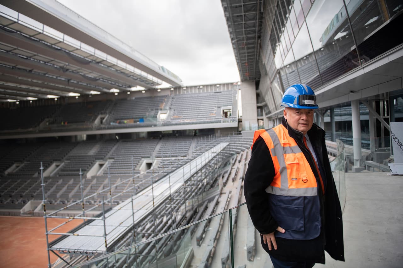 Este es el trabajo de construcción del nuevo techo del centro Philippe Chatrier en el estadio Roland Garros. Esta sede francesa se ha convertido en la última de las sedes del Grand Slam en instalar un techo retractable en su cancha principal.