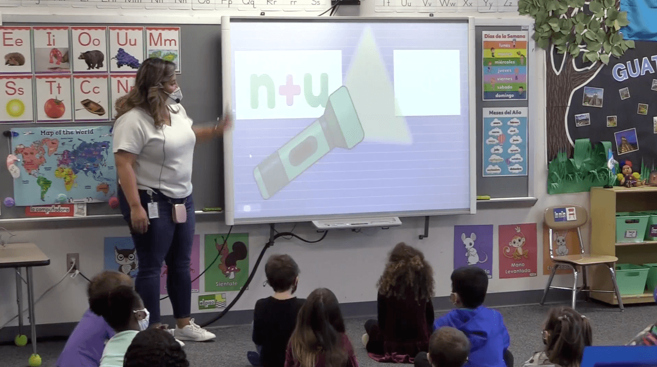 Sistema escolar del condado de Wake ofrece clases completamente en español 