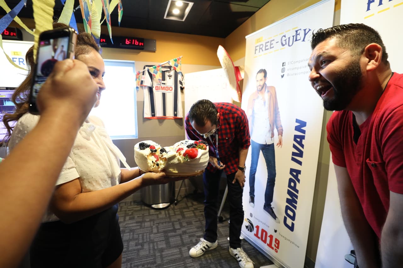 El problema fue que el pastel quedó partido a la mitad.