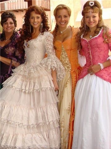 Después hizo telenovelas como 'Pueblo chico, infierno grande', 'El privilegio de amar', 'La casa en la playa', 'El manantial', 'Clase 406' y 'Ladrón de corazones'. En el 
<b>2007 fue parte del elenco de 'Pasión'</b>, historia que le divirtió mucho por el vestuario de época que usaba.