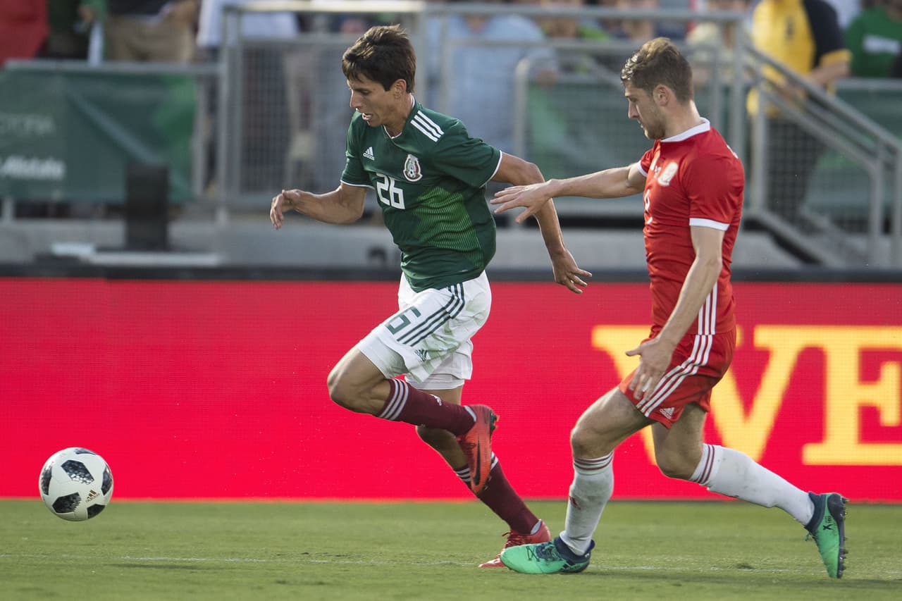 JÜRGEN DAMM 
<br>Fue el otro que jugó más de 45 minutos como reemplazo de Álvarez en la lateral. Sabemos que no posee experiencia en la parte defensiva pero sus recurrentes fallas en el último toque generan desesperación en la tribuna. No sabe centrar y parece seguro que no estará en el Mundial.
<br>
<i>Calificación 4</i>