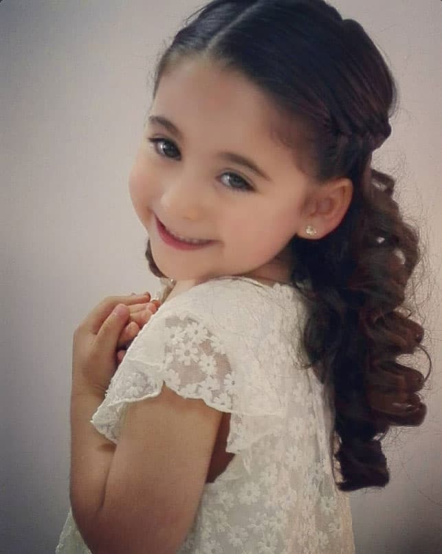 Ella iba a ser la segunda actriz que contaría cómo fue la infancia de 
<b><a href="http://www.univision.com/temas/silvia-pinal">Silvia</a></b>.