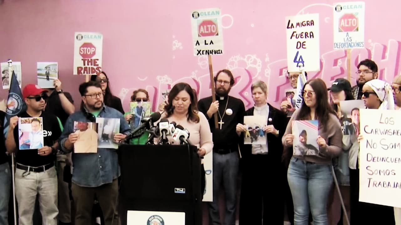 Presentan plan para proteger a trabajadores de carwash de las redadas de ICE en Los Ángeles