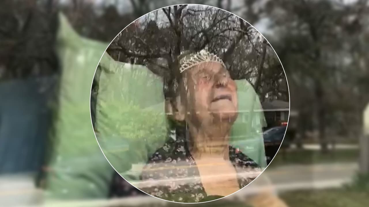 <b><a href="https://www.univision.com/local/nueva-york-wxtv/adele-ambrose-cumpleanos-policia-nueva-york-thanksgiving-desfile"><u>Esta mujer preparó la cena de "Thanksgiving" para la policía durante 40 años. Así le pagaron</u></a></b>
<br>Desde mediados de los años 70, Adele Ambrose preparaba una comida de Acción de Gracias a los oficiales de su comunidad en Long Island. Cuando cumplió 91 años, la festejaron de una manera muy especial.