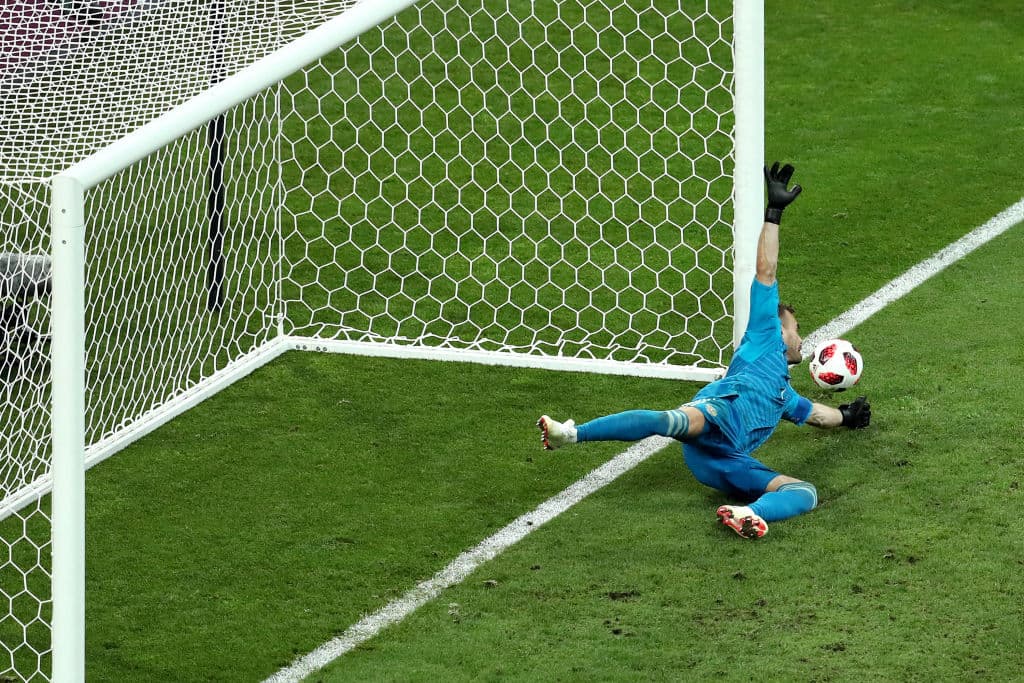 Con la atajada de Akinfeev, el marcador seguía 1-1 con dos cobros, y respectivamente un fallo, para cada equipo.