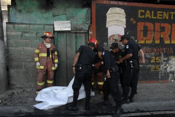 La policía informó que el jueves también encontraron el cuerpo de un agente que desapareció hace dos días en el departamento de Escuintla, a unos 52 kilómetros al sur de la capital.
