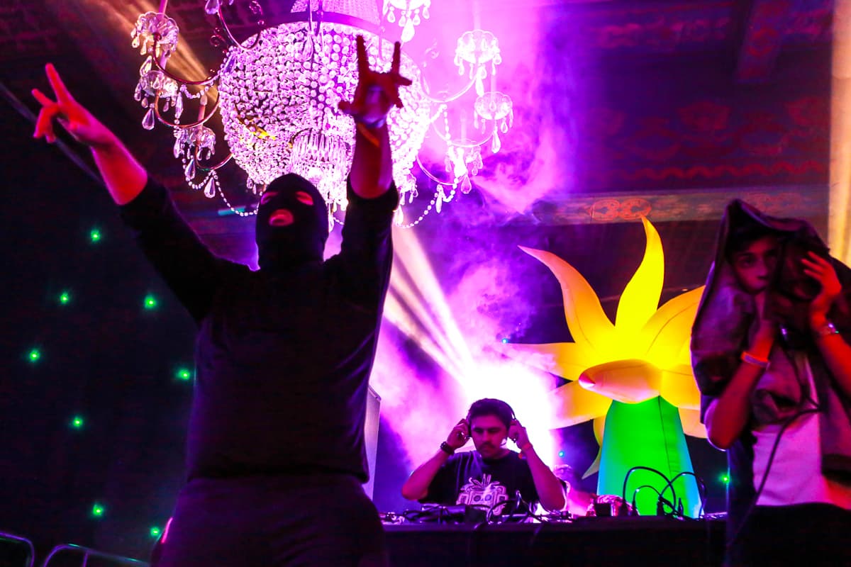 Damos un vistazo atrás a lo mejor del “Supersónico 2014”; moda, arte y mucha música hicieron parte de este gran festival y que este año promete mucho más, con artistas de la talla de Aterciopelados, Ximena Sariñana, Kinky, Nortec: Bostich & Fussible, para más info visita supersonico.me