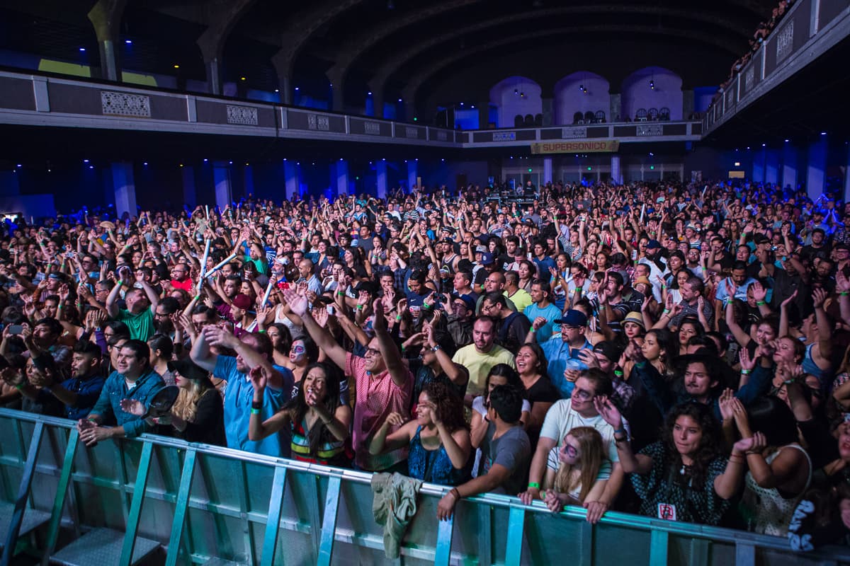 Damos un vistazo atrás a lo mejor del “Supersónico 2014”; moda, arte y mucha música hicieron parte de este gran festival y que este año promete mucho más, con artistas de la talla de Aterciopelados, Ximena Sariñana, Kinky, Nortec: Bostich & Fussible, para más info visita supersonico.me