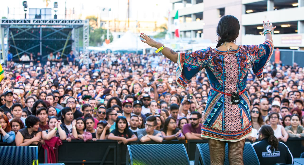 Damos un vistazo atrás a lo mejor del “Supersónico 2014”; moda, arte y mucha música hicieron parte de este gran festival y que este año promete mucho más, con artistas de la talla de Aterciopelados, Ximena Sariñana, Kinky, Nortec: Bostich & Fussible, para más info visita supersonico.me