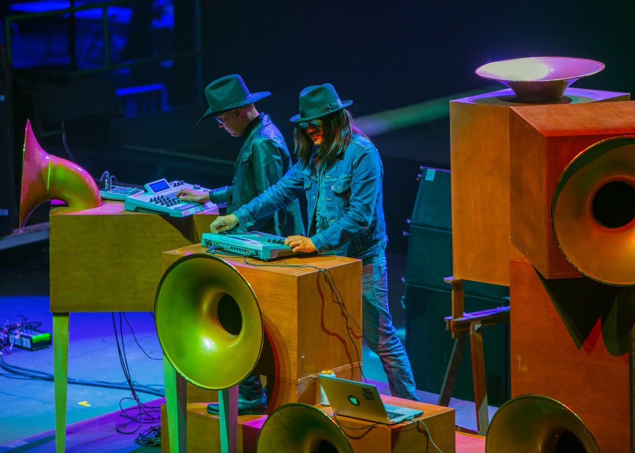 Damos un vistazo atrás a lo mejor del “Supersónico 2014”; moda, arte y mucha música hicieron parte de este gran festival y que este año promete mucho más, con artistas de la talla de Aterciopelados, Ximena Sariñana, Kinky, Nortec: Bostich & Fussible, para más info visita supersonico.me