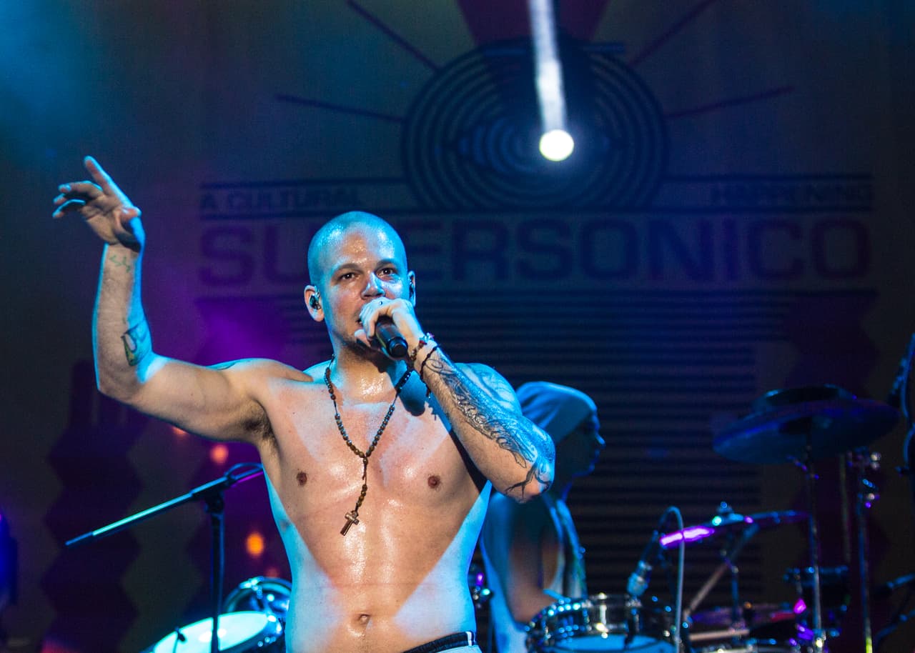 Damos un vistazo atrás a lo mejor del “Supersónico 2014”; moda, arte y mucha música hicieron parte de este gran festival y que este año promete mucho más, con artistas de la talla de Aterciopelados, Ximena Sariñana, Kinky, Nortec: Bostich & Fussible, para más info visita supersonico.me