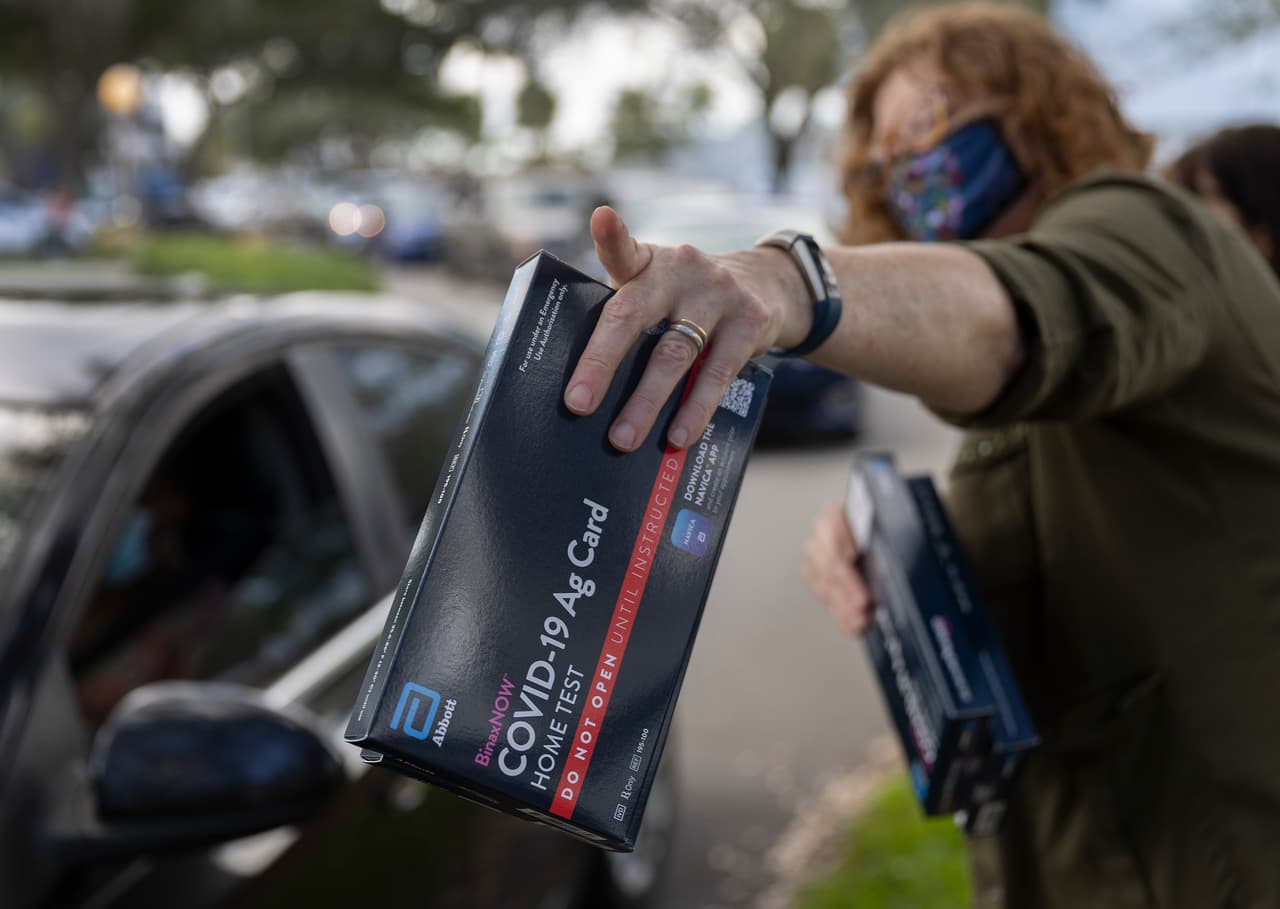 Esta iniciativa busca aliviar la 
<a href="https://www.univision.com/local/miami-wltv/miami-filas-para-aplicarse-una-prueba-de-covid-19-fotos" target="_blank">alta demanda de pruebas de covid-19</a> en varias zonas de Florida.
<br>