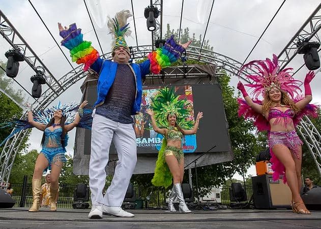 <b>Festival de Sangría </b>
<br>
<b>Humboldt Park</b>
<br>Iglesia San Lucas, 1400 N. Humboldt Park Blvd.
<br>Sábado 21 de agosto y domingo 22 de agosto, de 12:00 a 20:00 horas Para obtener información detallada, visite SangriaFestivalChicago.com