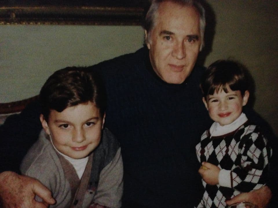 Durante el funeral del actor, Carlo, el hijo mayor comentó: “Estamos bien, en paz y felices de que mi papá esté tranquilo. Siempre vio mi papá la vida como un niño y si alguien vivió la vida de manera plena, fue él”.