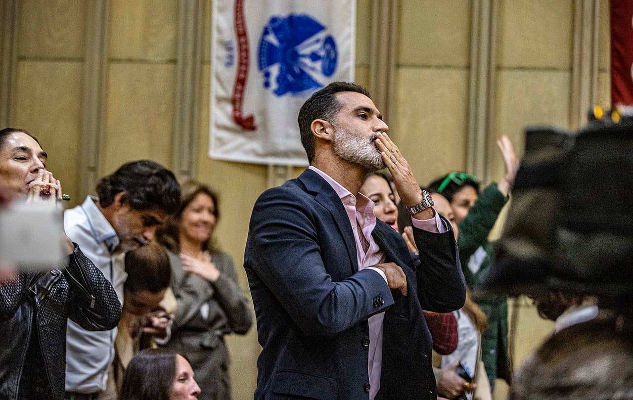 A comienzos de octubre pasado, un jurado compuesto por seis personas 
<b><a href="https://www.univision.com/famosos/pablo-lyle-sentencia-reaccion-ana-araujo-declarado-culpable-fotos" target="_blank">declaró culpable de homicidio involuntario</a></b> al mexicano por la muerte de Hernández, de 63 años, por hechos que se remontan a 2019.
<br>