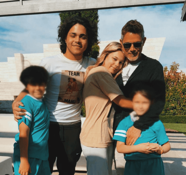 En 2019 le dedicó de manera publica un tierno mensaje a sus hijos:
<br>
<br>"Cualquier cosa que me pasara en el mundo, cualquier cosa que haga, cualquier cosa que me suceda o cualquier cosa que por la que luche en esta vida merece la pena solo por el privilegio de ser vuestro papá", dijo en un video en su cuenta de Instagram.