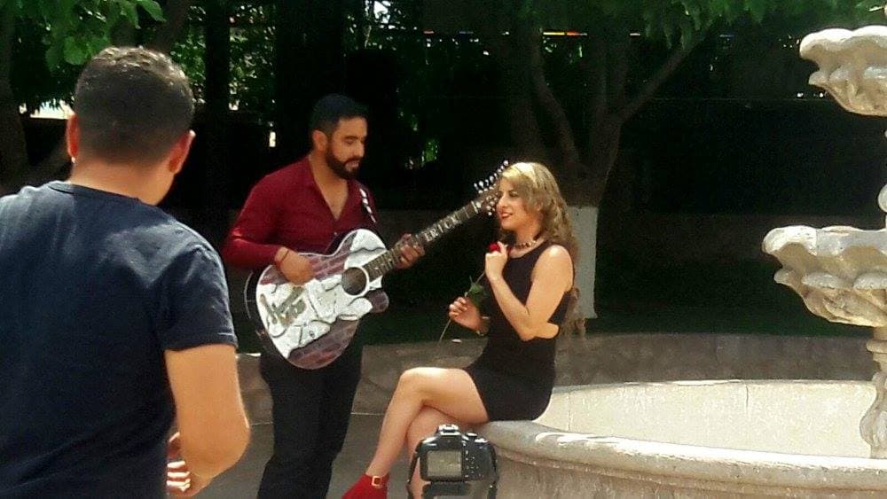 El grupo Herencia MTZ grabando el tema de su primer sencillo 'A leguas se nota', con la modelo Lizeth Portillo, un mes antes de que a ella la asesinaran.