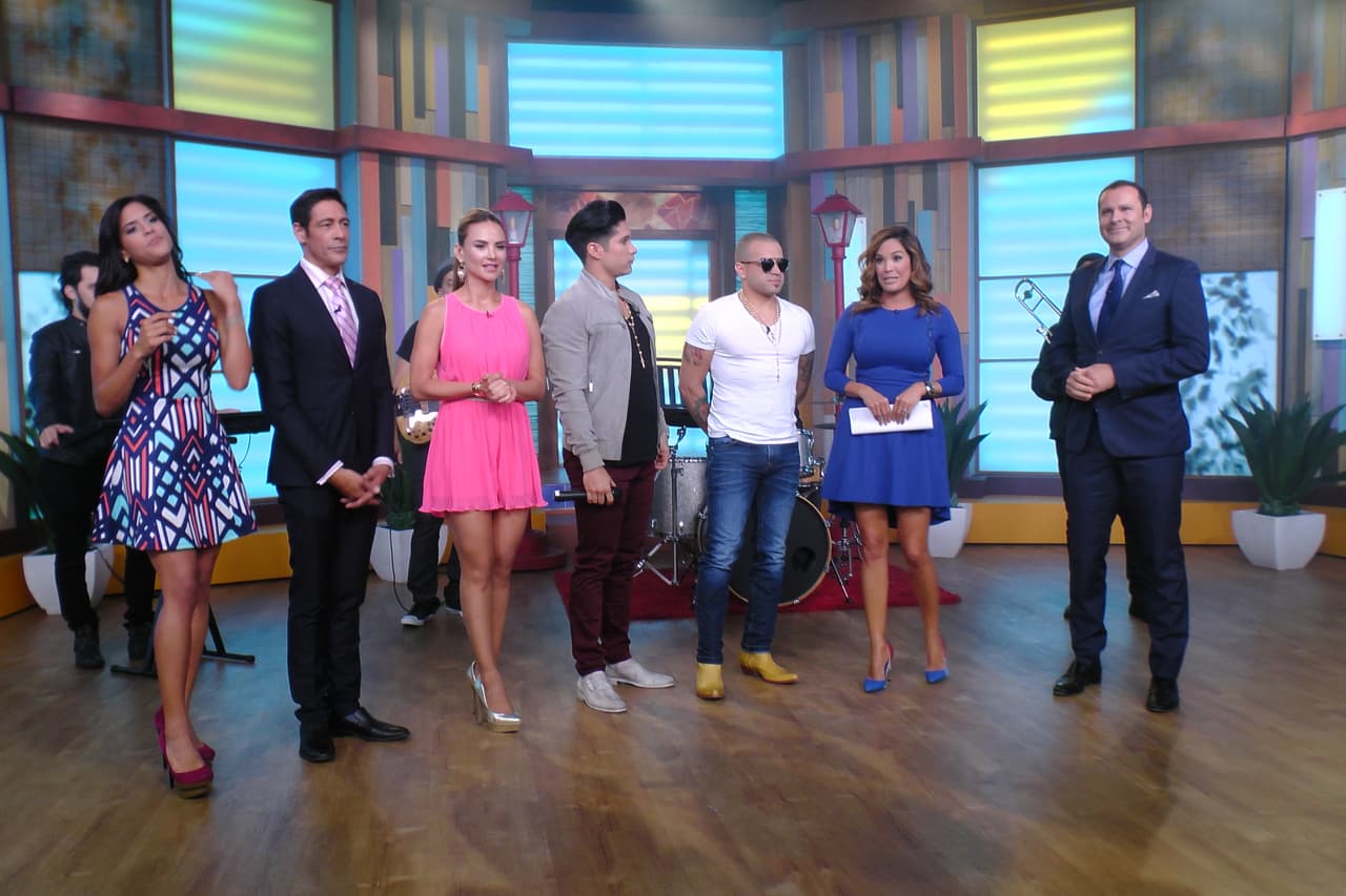 Los cantantes dijeron además, que en este nuevo disco participan múltiples celebridades.