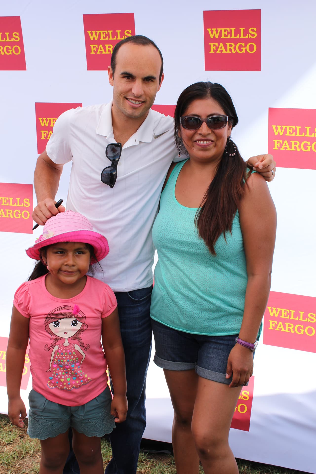 El legendario jugador del LA Galaxy y la selección nacional de Estados Unidos participó en la feria y deleitó a los aficionados del balompié con fotos, ‘selfies’ y autógrafos.