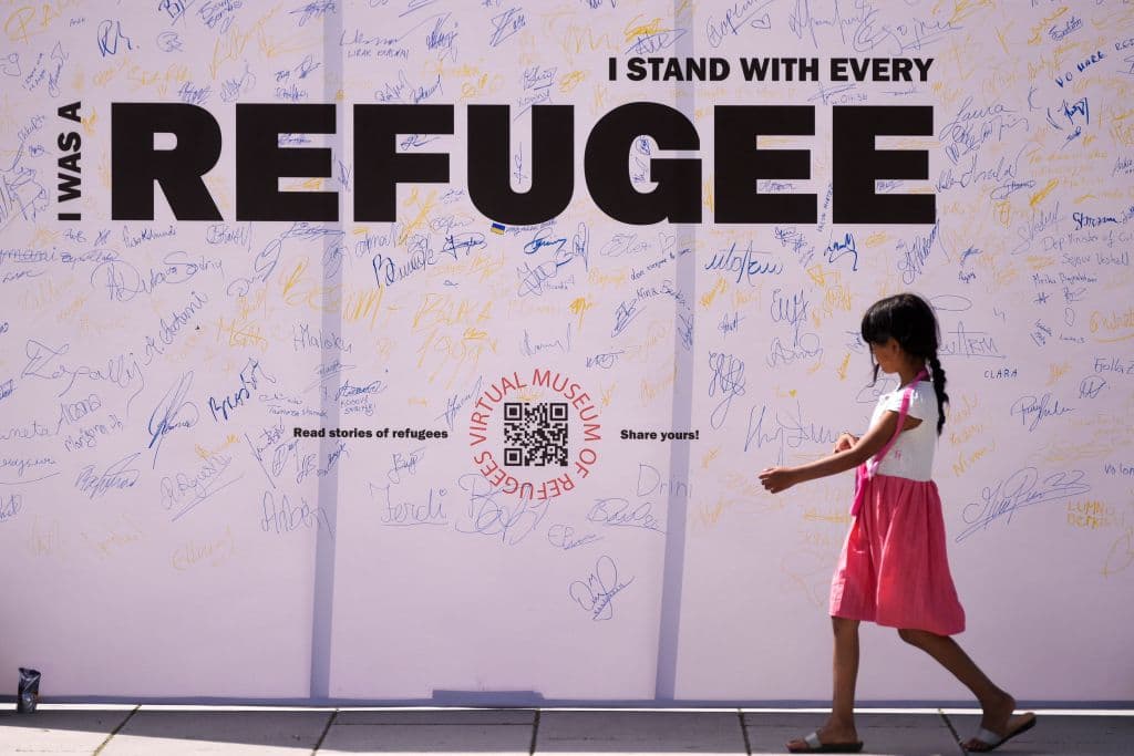 Este lunes 20 de junio se celebra el 
<a href="https://www.univision.com/noticias/inmigracion/miles-migrantes-integraban-caravana-llegan-frontera-sur-en-busca-de-asilo">Día Mundial de los Refugiados</a>. ACNUR, la agencia de la ONU que se ocupa de estos desplazamientos recuerda que 
<b>buscar asilo es un derecho humano. </b>"Todas las personas del mundo tienen derecho a buscar protección, 
<b>sin importar quiénes sean, de dónde provengan</b> ni cuándo hayan tenido que huir", explica.