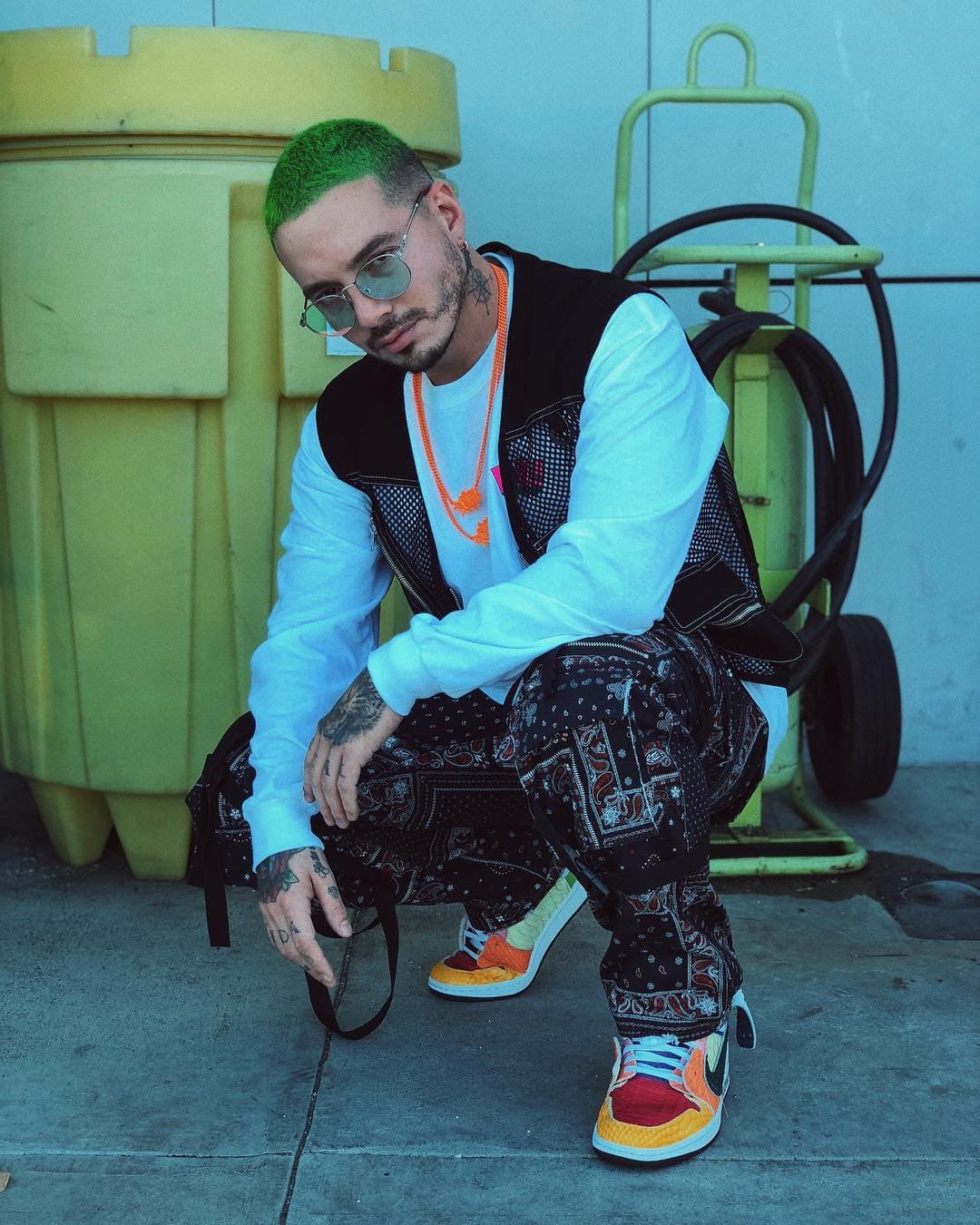 Se puede decir que J Balvin es más conservador en este campo.