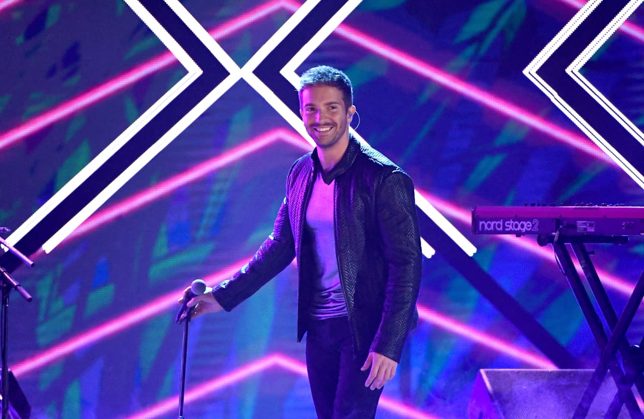 <h2 class="cms-H2-H2">Pablo Alborán</h2>
<br>
<br>En 2020, cuando el Mundo vivía una pandemia por el Coronavirus, Alborán hizo pública su homosexualidad en un emotivo video en el que habló de la aceptación y el amor sin barreras, siendo apoyado completamente por la comunidad LGBTQ+ y sus fans. 
<br>