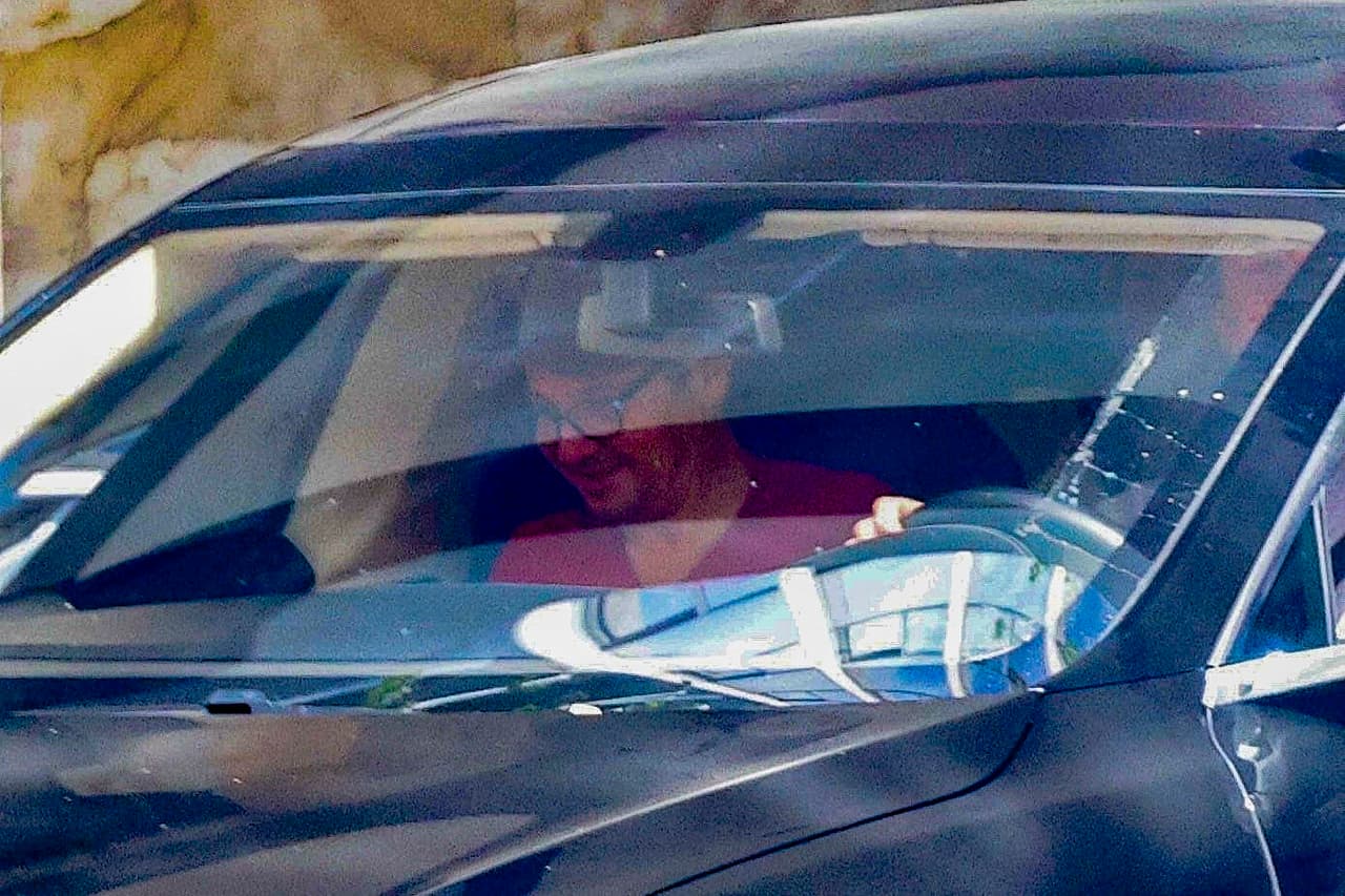 Renner se dejó ver sonriente en su reaparición.