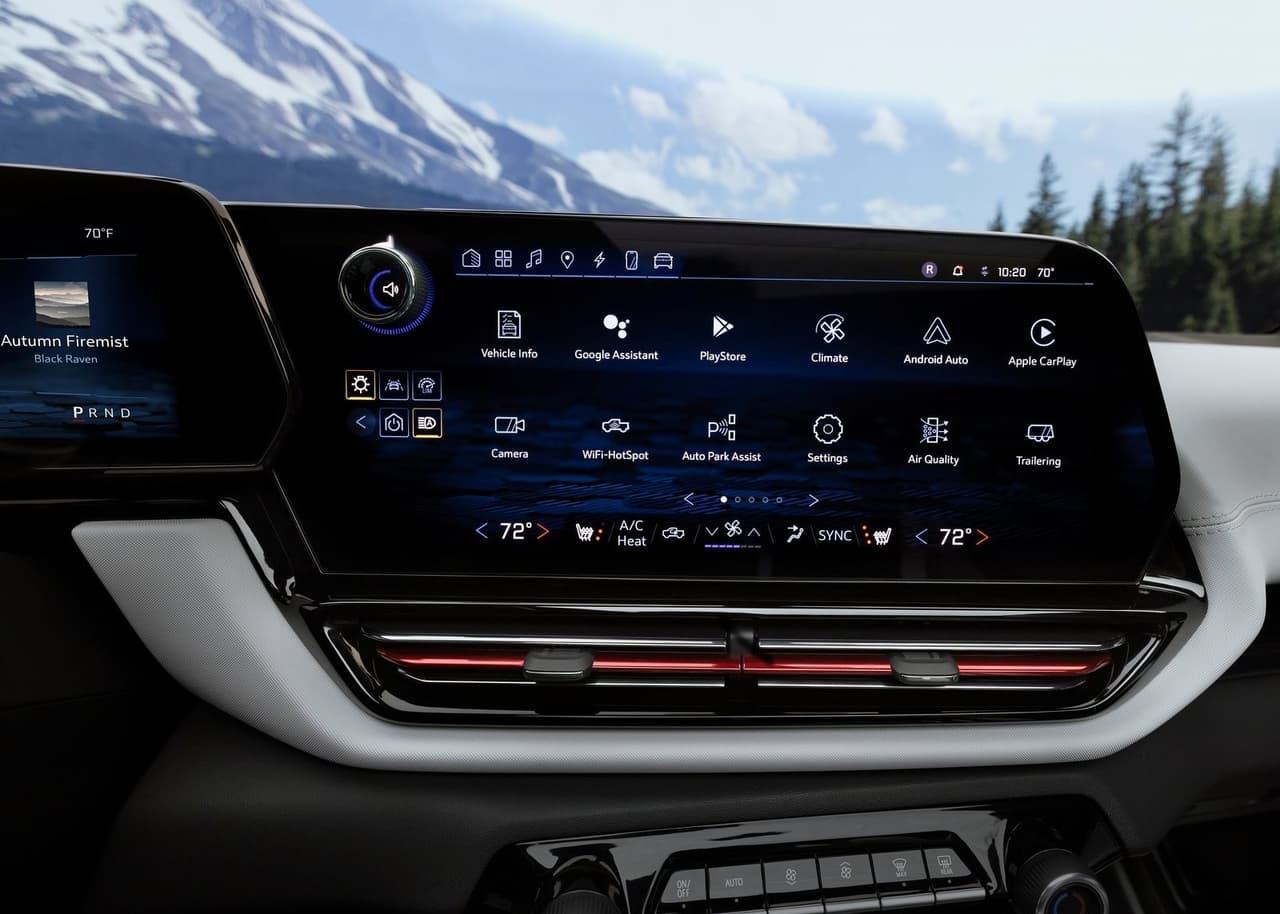 ... una pantalla LCD de 17 pulgadas para el sistema de información y entretenimiento...