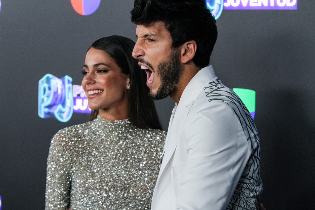 La pareja llegó sonriente y lista para cada una de sus presentaciones.