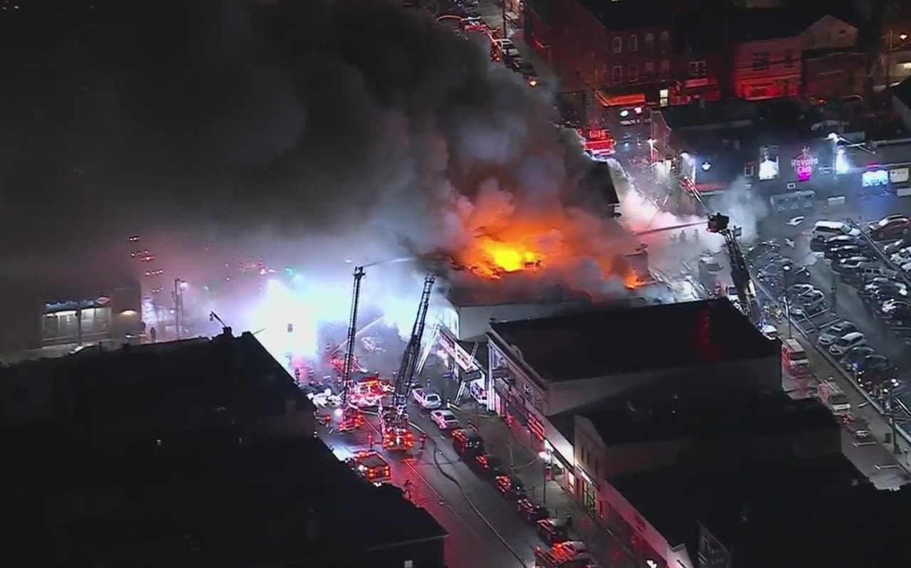 Incendio en West New York, Nueva Jersey, afecta al menos seis locales comerciales