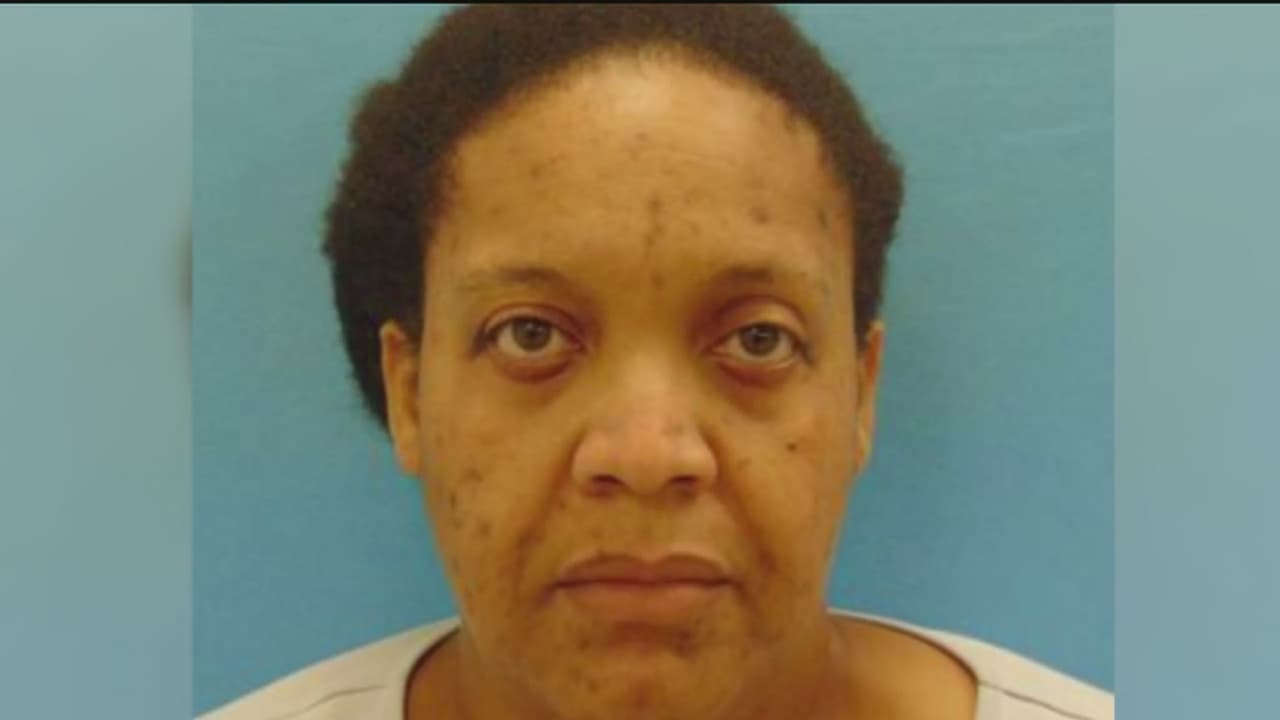 Esta mujer obligó a su hija a vivir con los restos en descomposición de su abuela por tres años