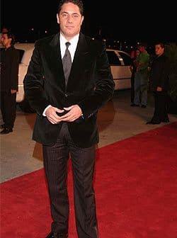 Sin embargo, de inmediato 
<a href="https://peopleenespanol.com/article/angelica-vale-y-fernando-del-rincon-amigos-nada-mas/" target="_blank">People en español</a> desmintió la información de que el presentador y la actriz vivían juntos en un departamento en Miami. Angélica estaba rentándole el piso y apoyándolo durante su divorcio.