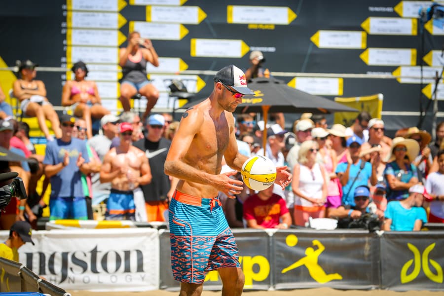 Llegó el 56° abierto de voleibol de playa a Manhattan Beach ofreciendo cuatro días de mucho deporte, actividades familiares, noche de cine, juegos interactivos y por primera vez un experiencia VIP Skybox para los fanáticos de este deporte.