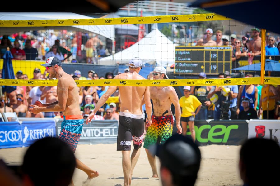 Llegó el 56° abierto de voleibol de playa a Manhattan Beach ofreciendo cuatro días de mucho deporte, actividades familiares, noche de cine, juegos interactivos y por primera vez un experiencia VIP Skybox para los fanáticos de este deporte.